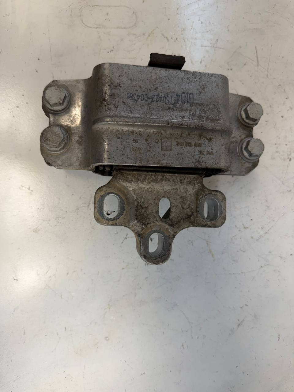 2015 VW Tiguan Right Engine Mount ЗC0199555 OEM Used