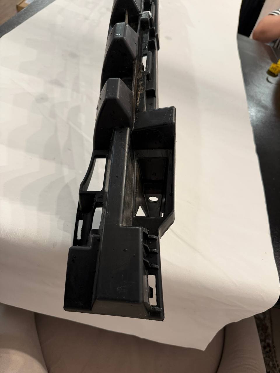 Mercedes-Benz W204 Front Bumper Center Support A2048854665 OEM Used