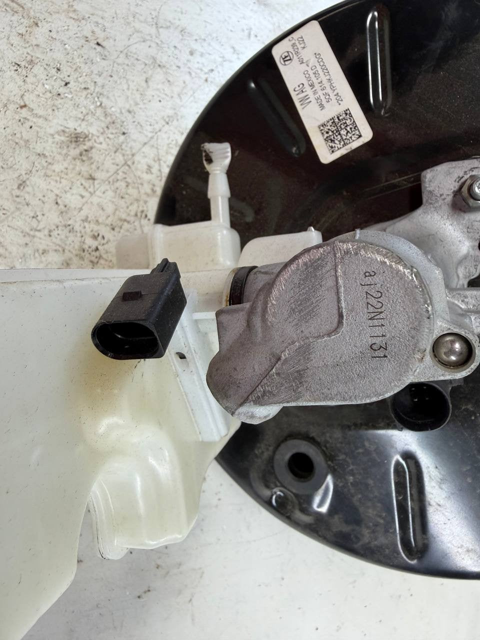 2022 Volkswagen Atlas Brake Booster Vacuum Servo 5QF614105D OEM Used