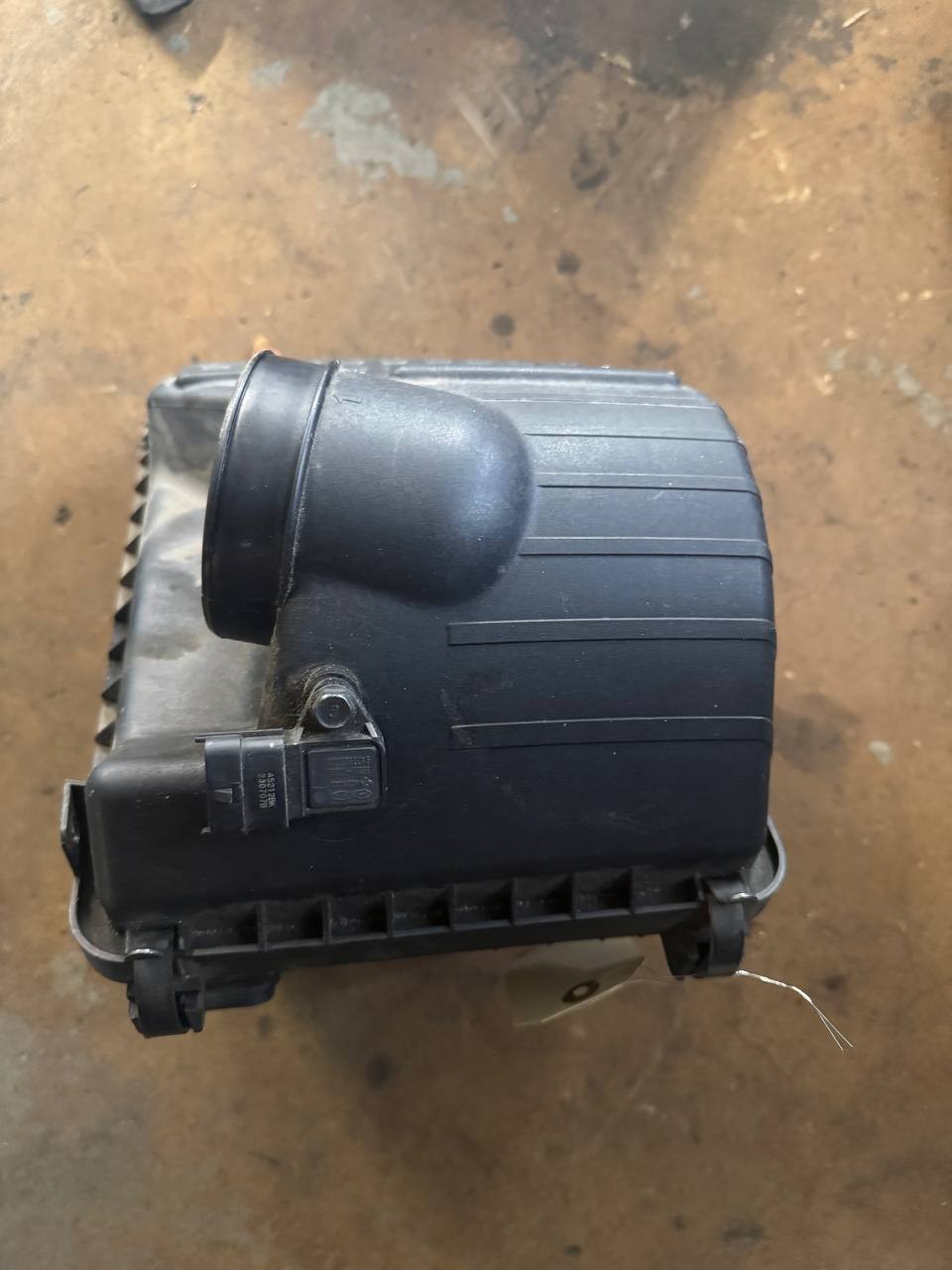 2015 Kia Cadenza Air Cleaner Intake Filter Box Housing OEM Used