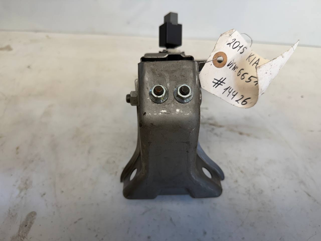 2015 Kia Sedona Brake Pedal Assembly OEM Used