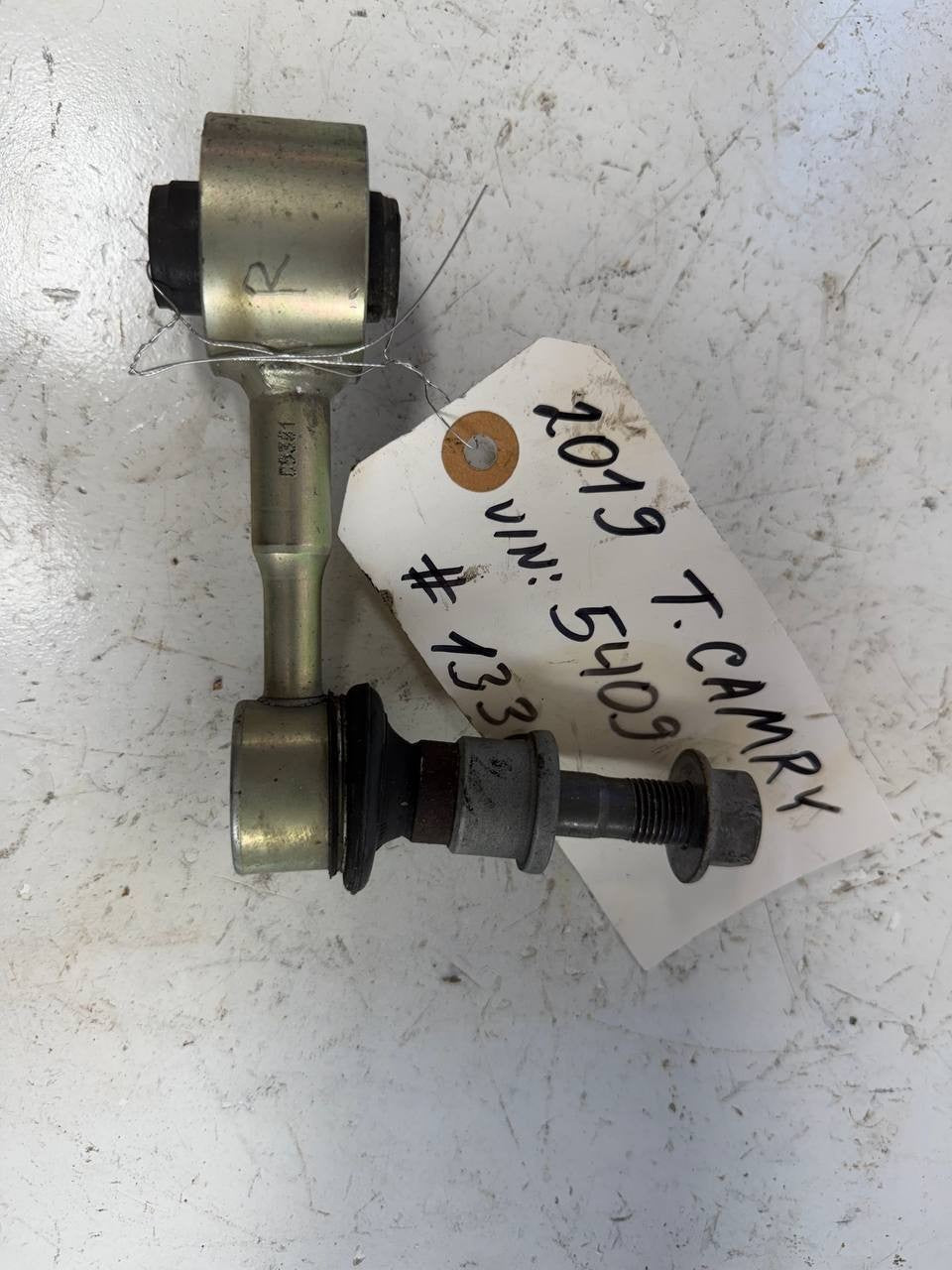 2019 Toyota Camry Rear Right Stabilizer Sway Bar Link OEM Used