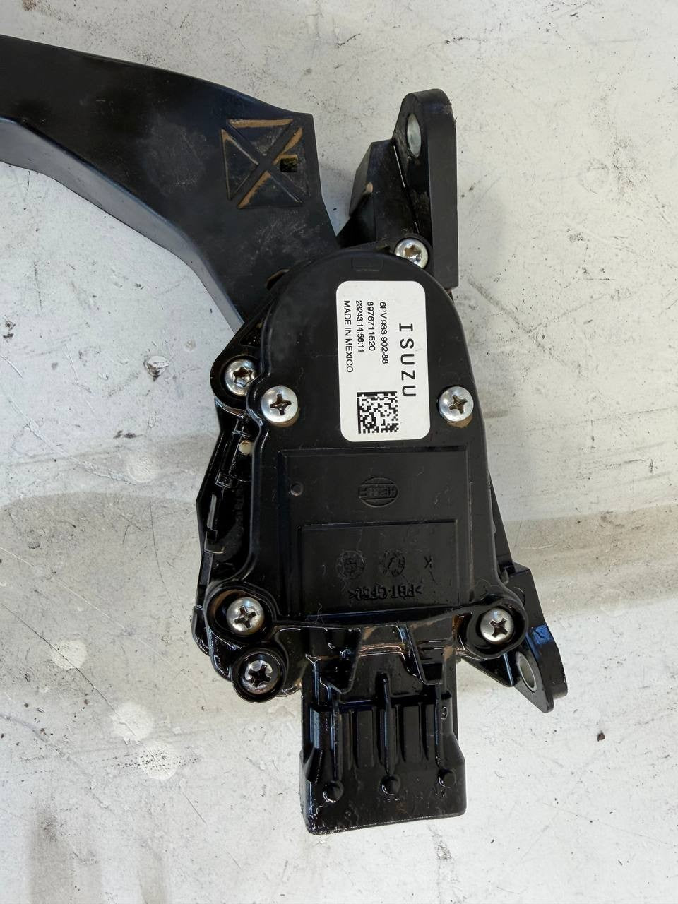 Isuzu NPR Gas Accelerator Pedal Assembly 8976711520 OEM Used