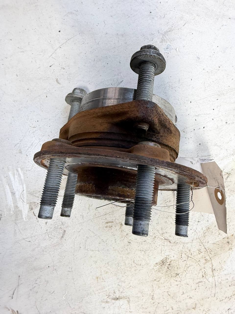 2018 Chevrolet Malibu Rear Wheel Hub Bearing Assembly 2410400000000N OEM Used