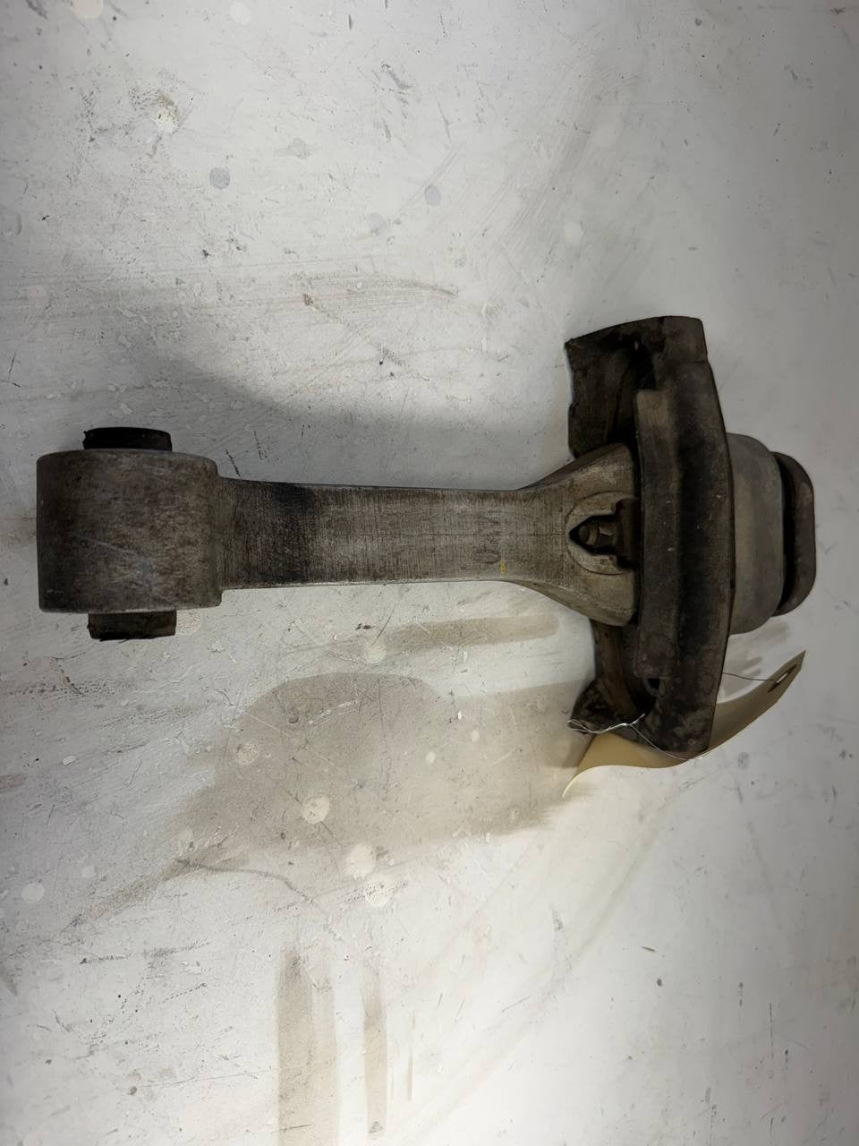 2015 Kia Cadenza Middle Engine Mount Motor Mount LH OEM Used