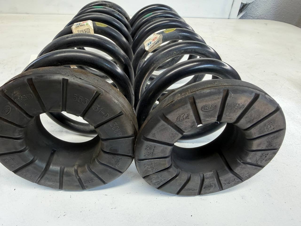 2020 Hyundai Tucson Suspension Coil Springs Pair 55350D3CB0 OEM Used
