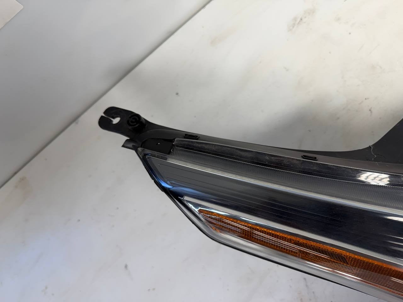 Kia Forte 2019-2021 Right Side Headlight Headlamp RH OEM Halogen/LED Used