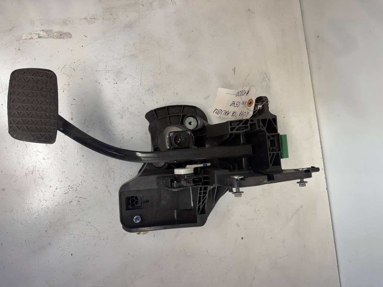 2018 Chevrolet Malibu Brake Pedal Assembly OEM Used