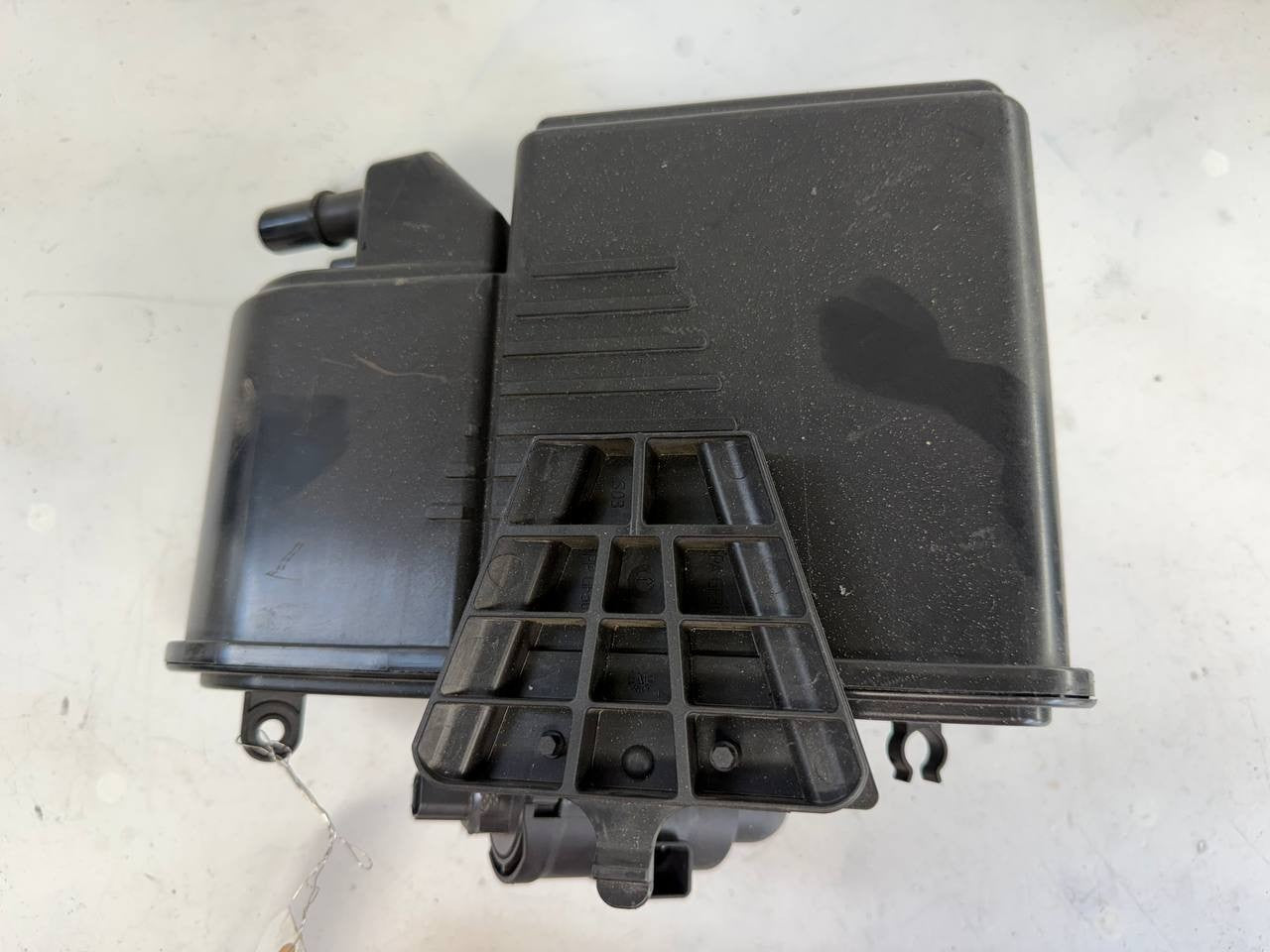 2018 Infiniti QX30 Charcoal Canister EVAP Vapor Canister 2464700059 OEM Used