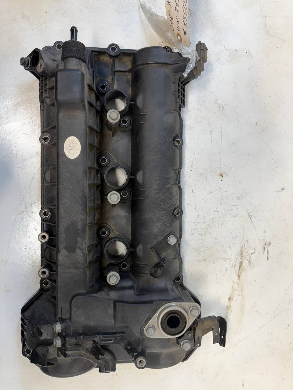 2016 Kia Sedona Right Valve Cover 22420-3CGA0 OEM Used