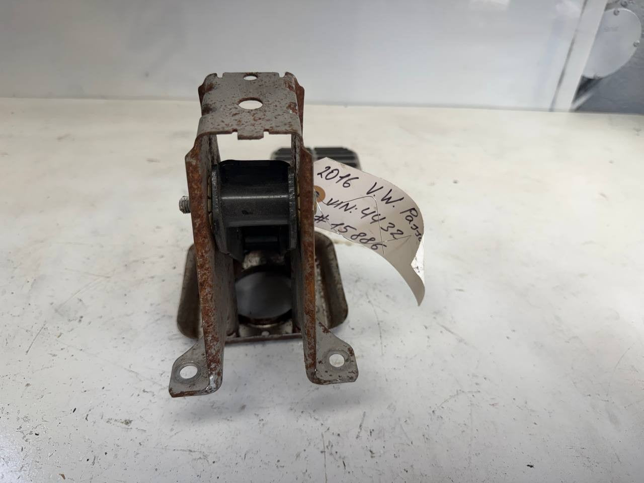 2016 Volkswagen Passat Brake Pedal Assembly OEM Used