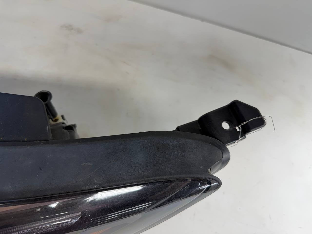 Kia Cadenza 2016 Left Side Headlight LH  OEM Used