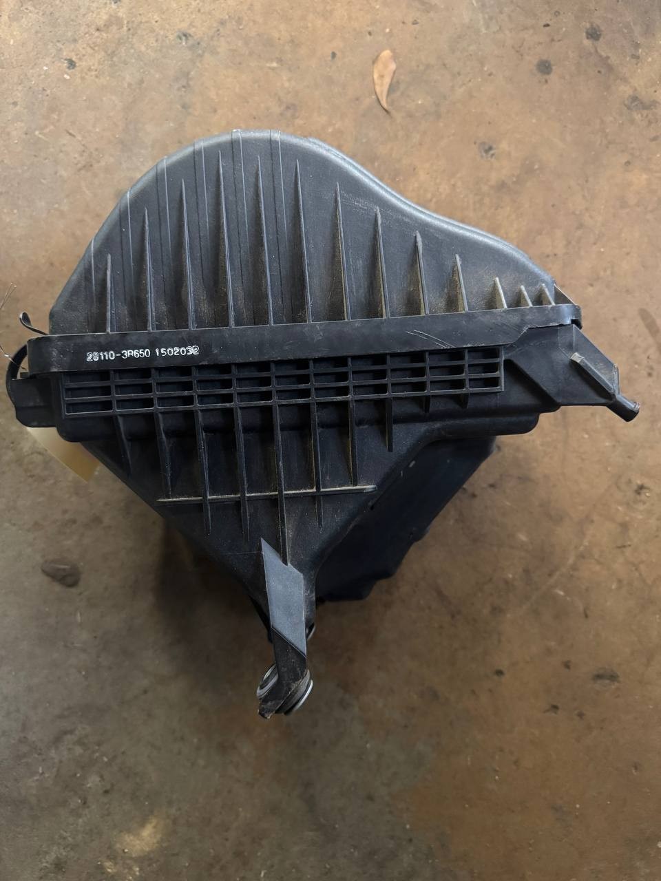 2015 Kia Cadenza Air Cleaner Intake Filter Box Housing OEM Used