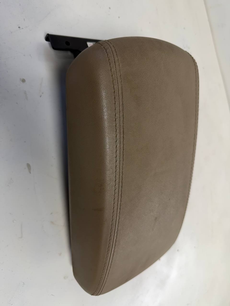 Kia / Hyundai Center Console Armrest Lid 561863239AQWQB OEM Used