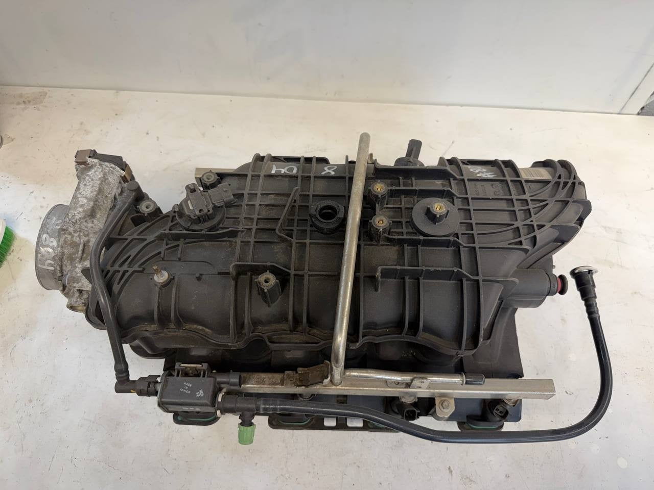 GM 6.0L 6.2L Intake Manifold Assembly with Fuel Rail & Electronic Throttle Body