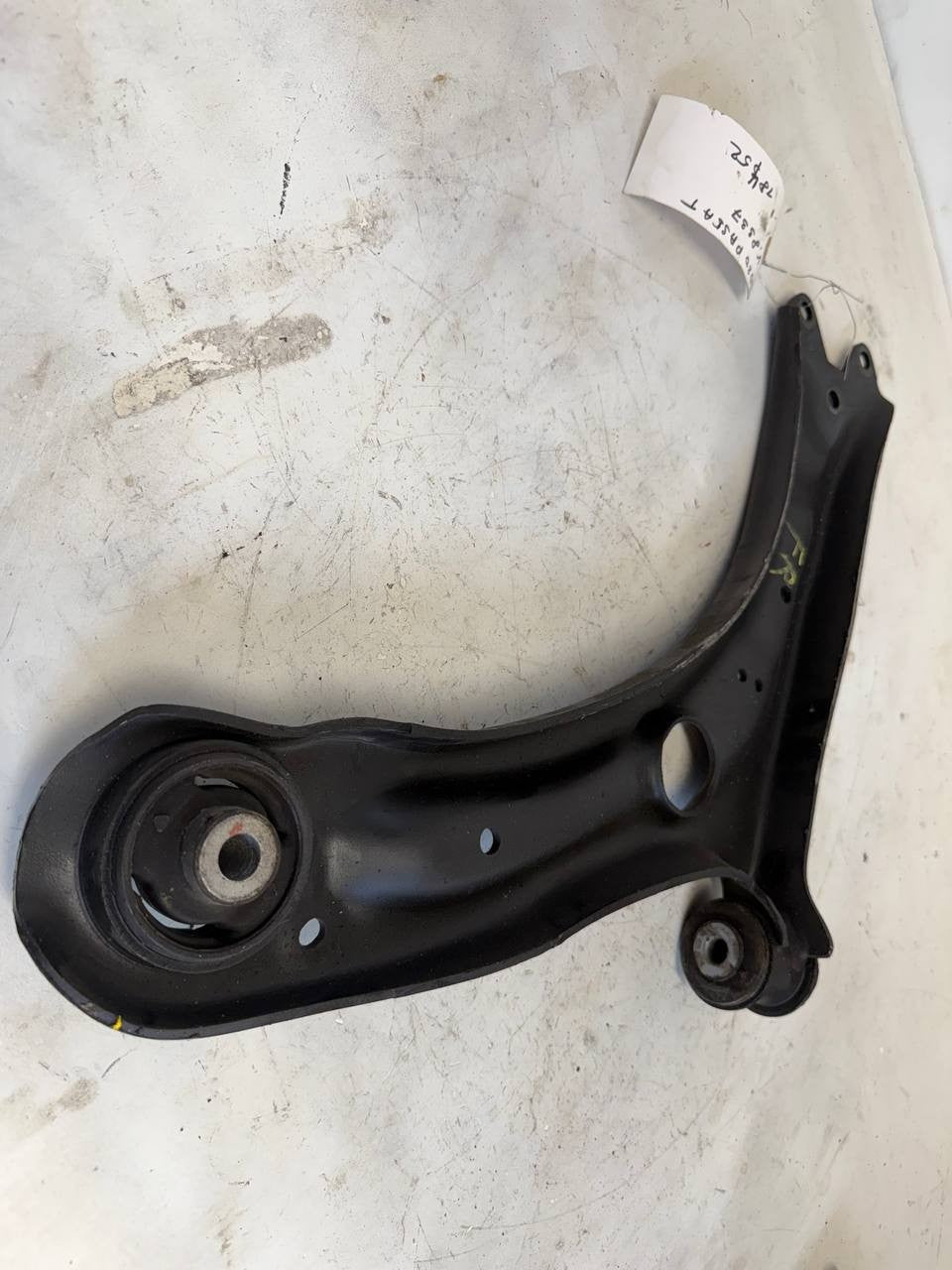 2020 Volkswagen Passat Front Right Control Arm 561407152С OEM Used