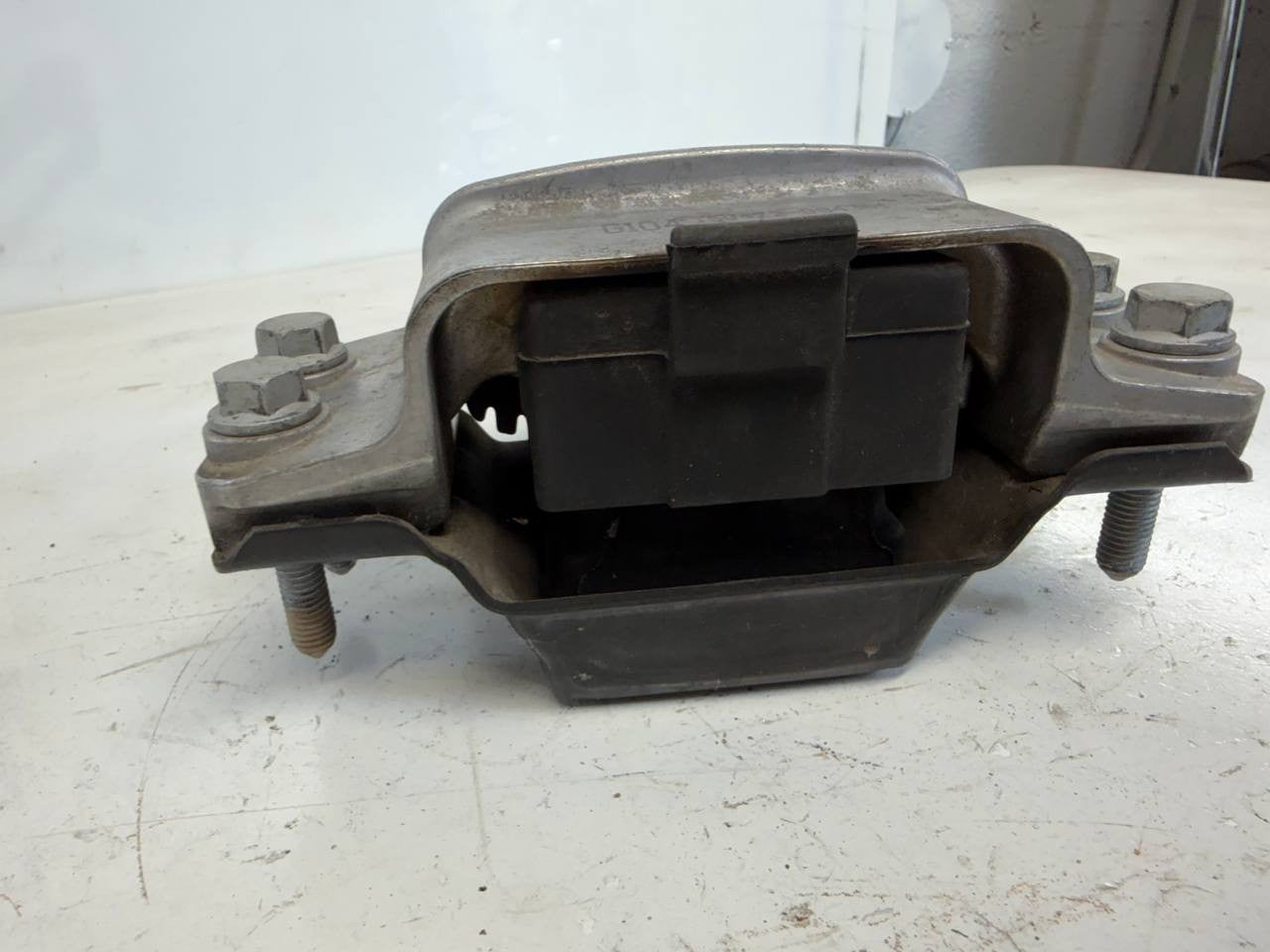 2015 VW Tiguan Right Engine Mount ЗC0199555 OEM Used