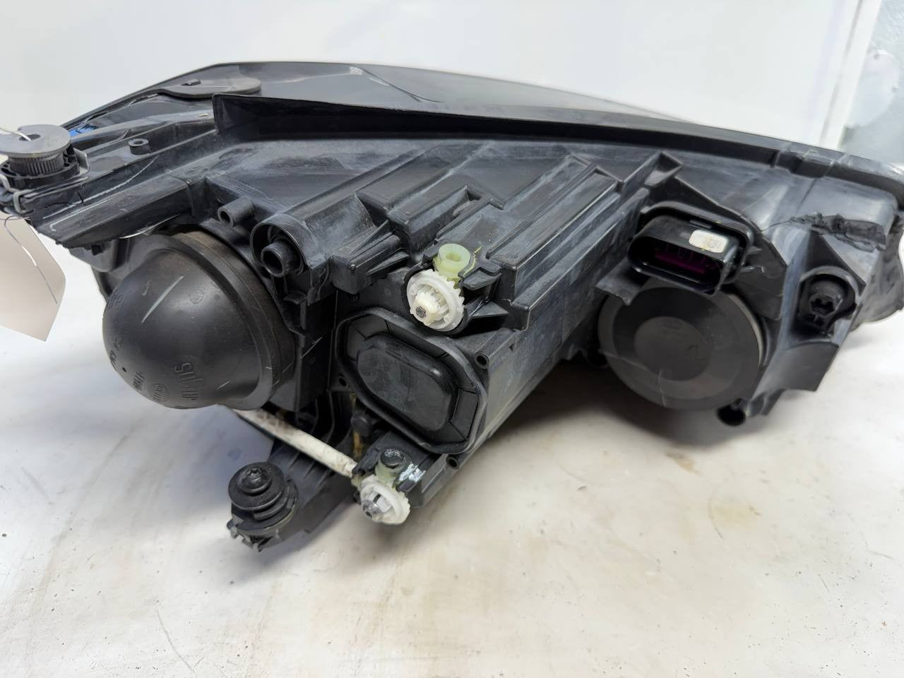 Volkswagen Golf 2018 Left Side Headlight Headlamp LH OEM Halogen/LED Used