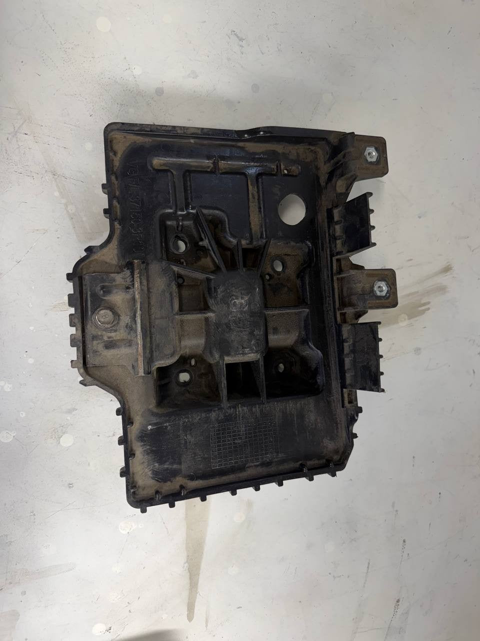 2014-2016 Kia Cadenza Battery Tray 37150-3R100 OEM Used