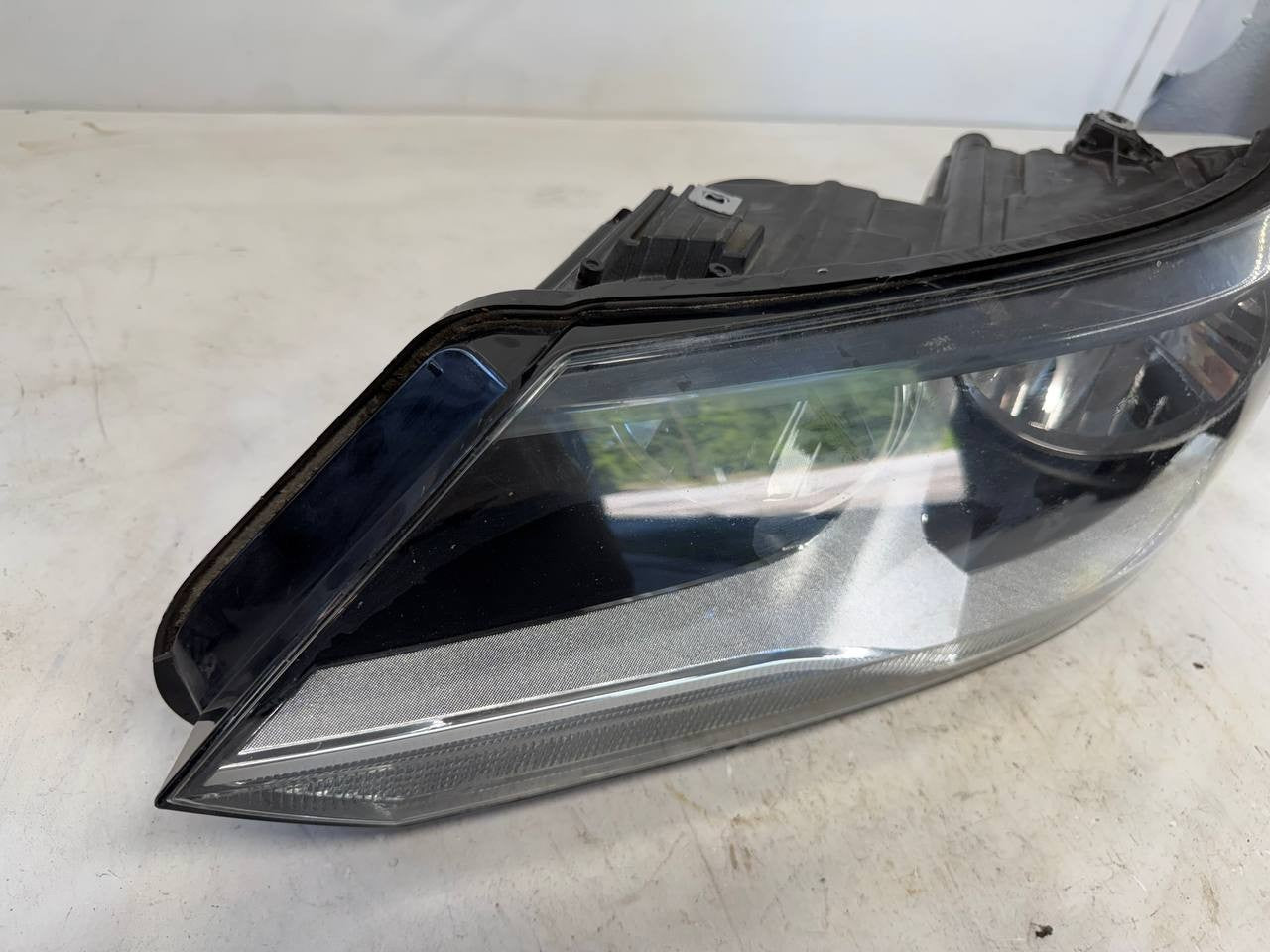 2015 VW Tiguan Left Driver Side Headlight Headlamp Assembly OEM LH Used