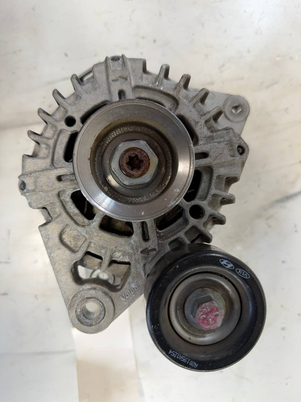 2020 Hyundai Tucson Alternator Generator 373002E820 OEM Used