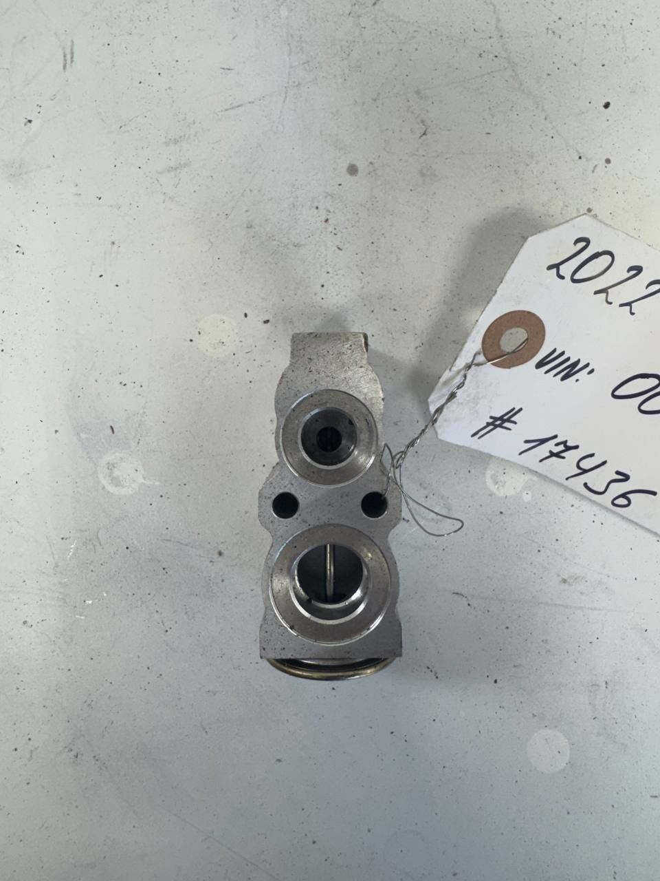 2022 Hino L6 A/C Thermal Expansion Valve OEM used  DENSO 11D21