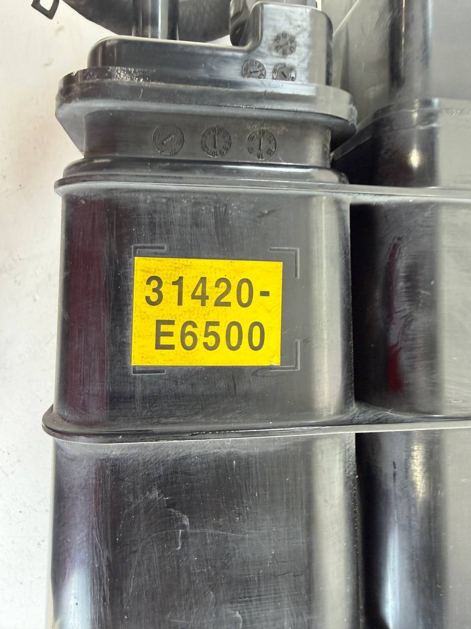 2016-19 Hyundai Sonata Hybrid EVAP Charcoal Canister Vapor Assembly 31420-E6500