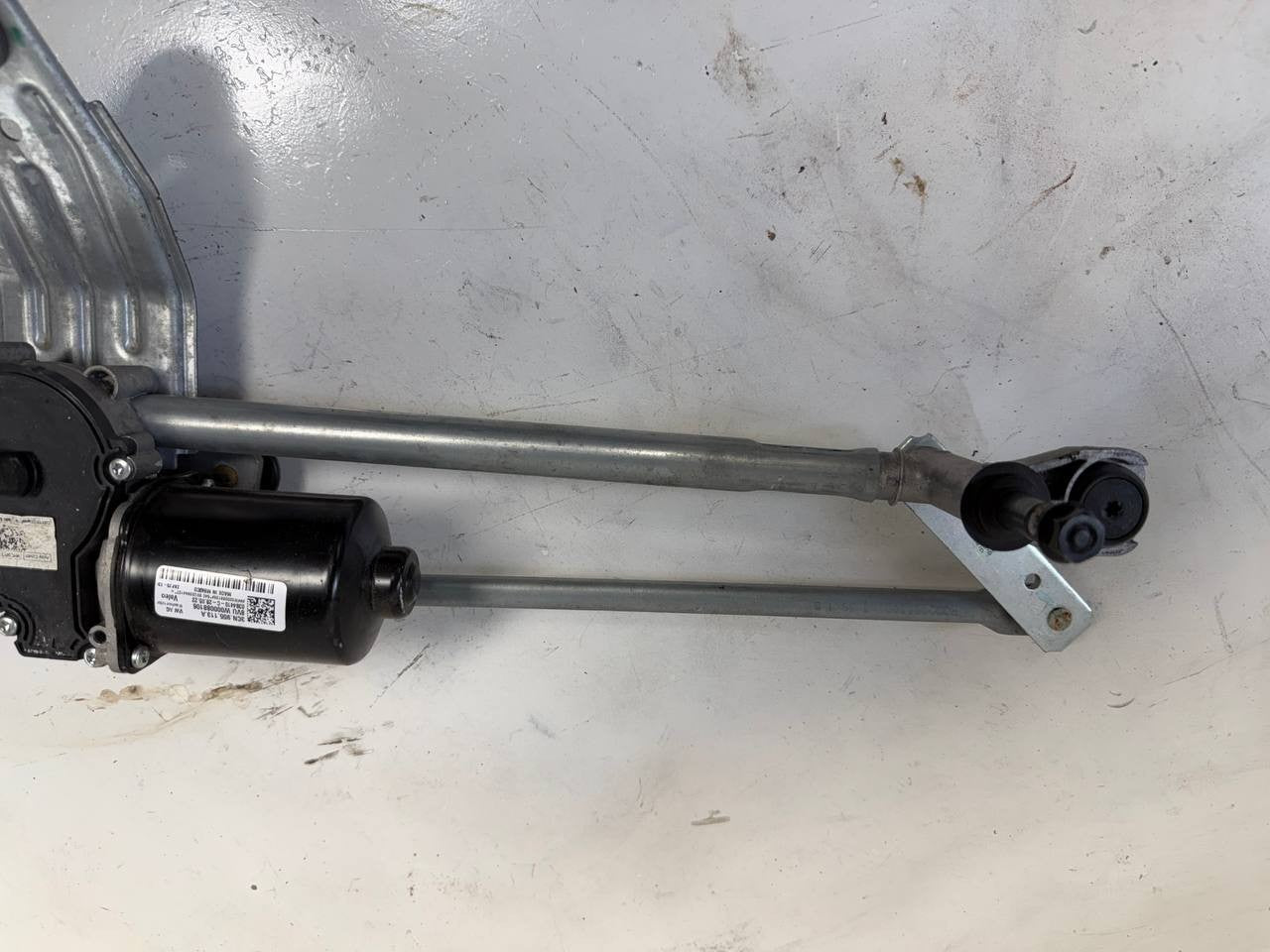 2022 VW Atlas Windshield Wiper Linkage W000089134 OEM Used