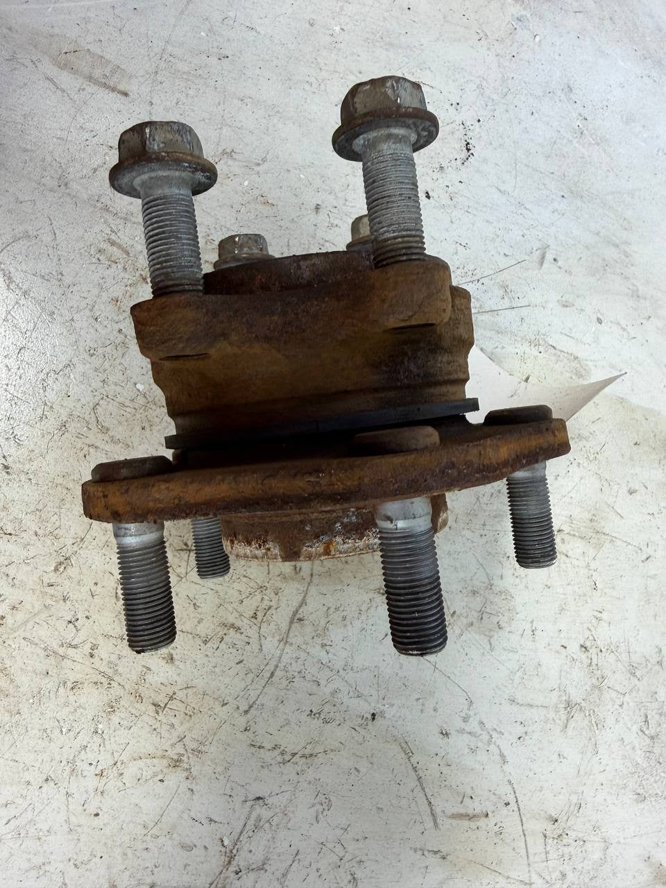 2019 Nissan Roque Front Left Wheel Hub Bearing Assembly OEM Used