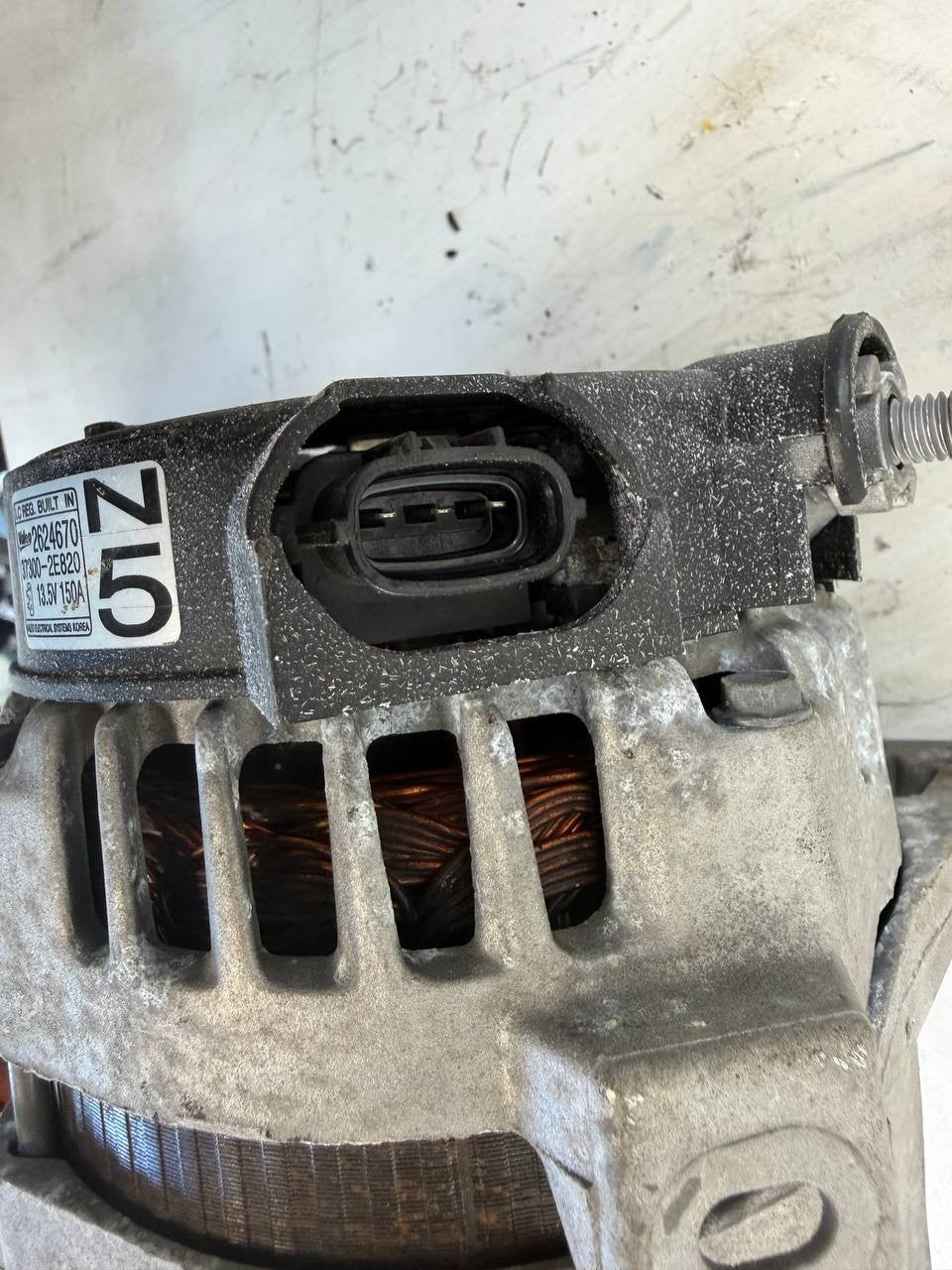 2020 Hyundai Tucson Alternator Generator 373002E820 OEM Used