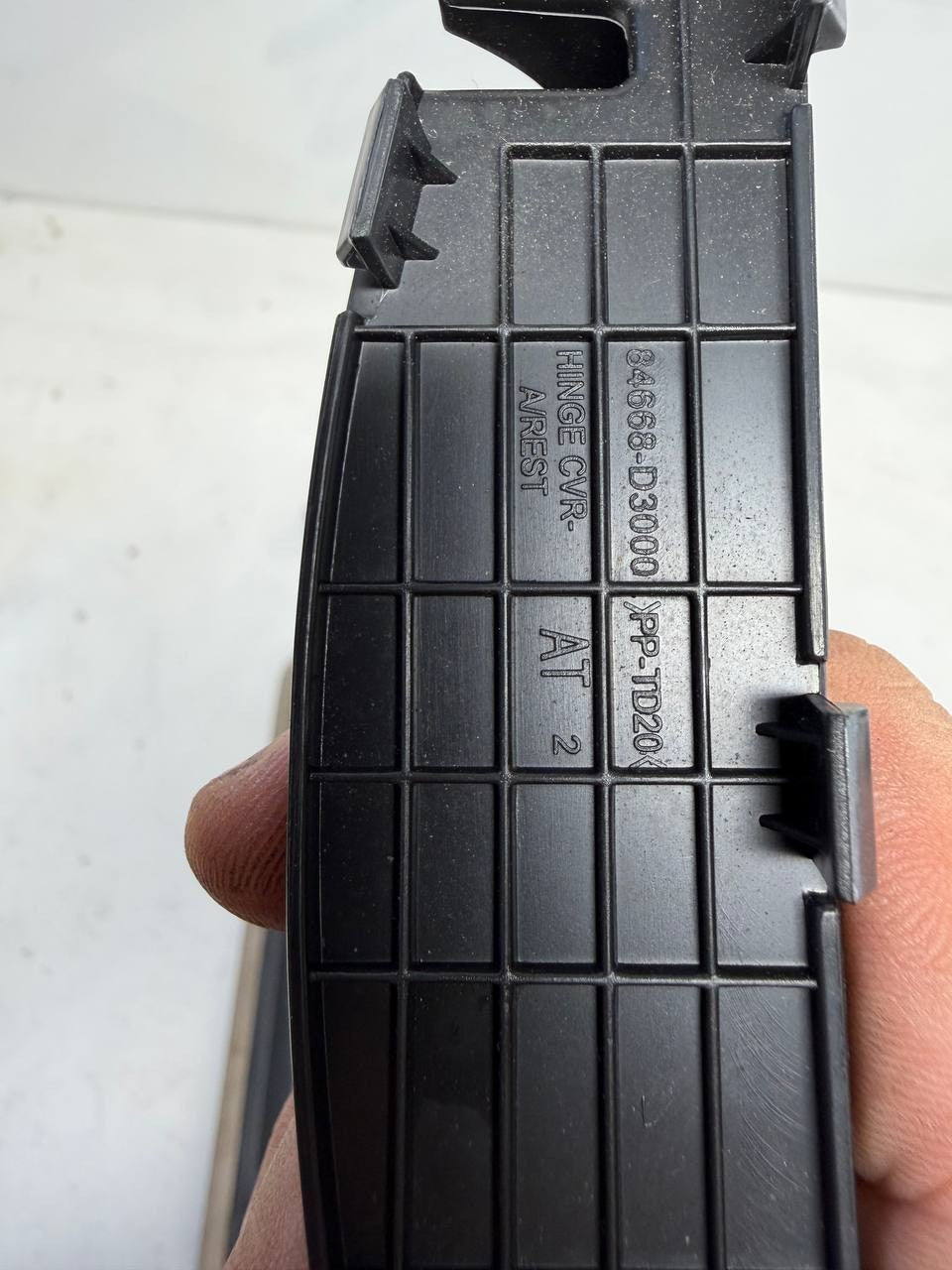 Kia / Hyundai Center Console Armrest Lid 561863239AQWQB OEM Used