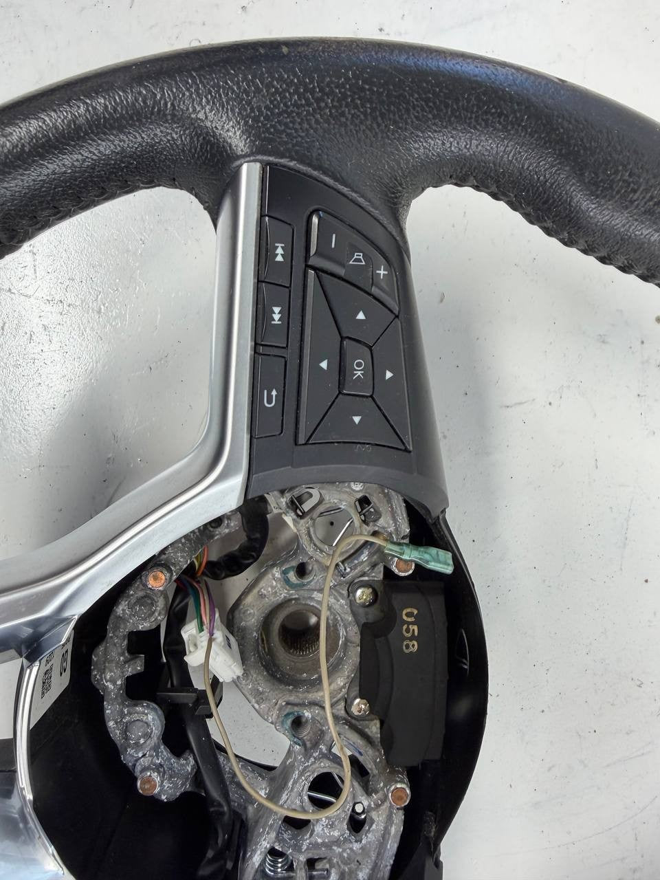 Nissan Rogue 2019 Steering Wheel Assembly 48430-9TG0A OEM Used