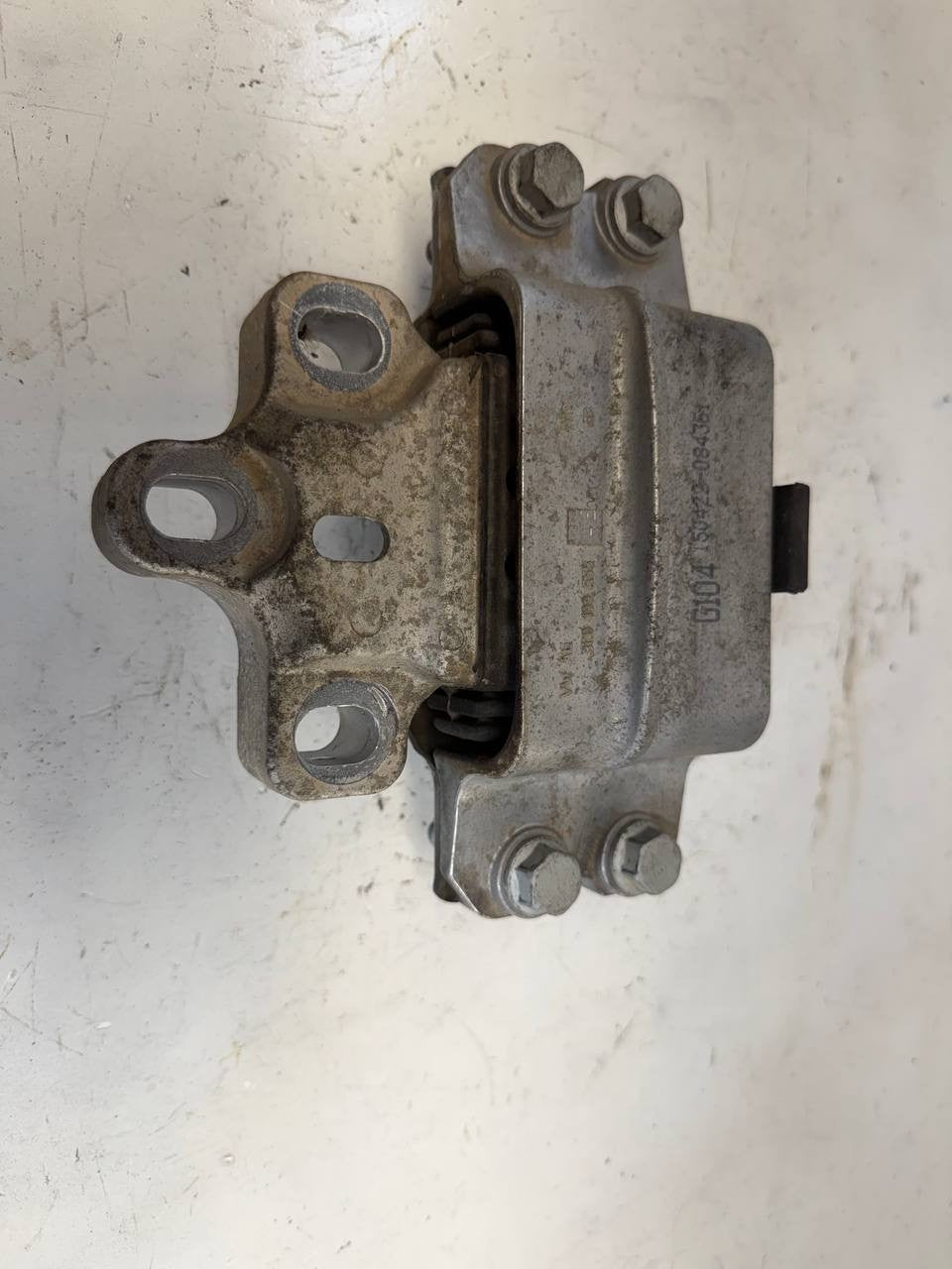 2015 VW Tiguan Right Engine Mount ЗC0199555 OEM Used