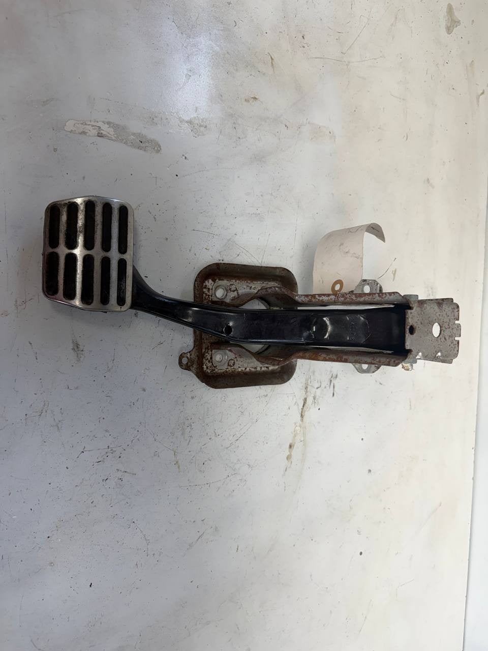 2016 Volkswagen Passat Brake Pedal Assembly OEM Used