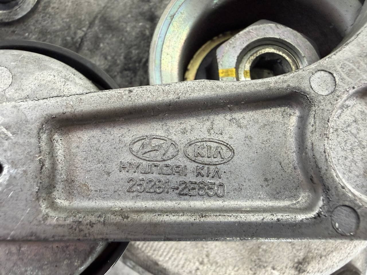 2017 Hyundai Sonata Serpentine Belt Tensioner 25281-2E650 OEM Used