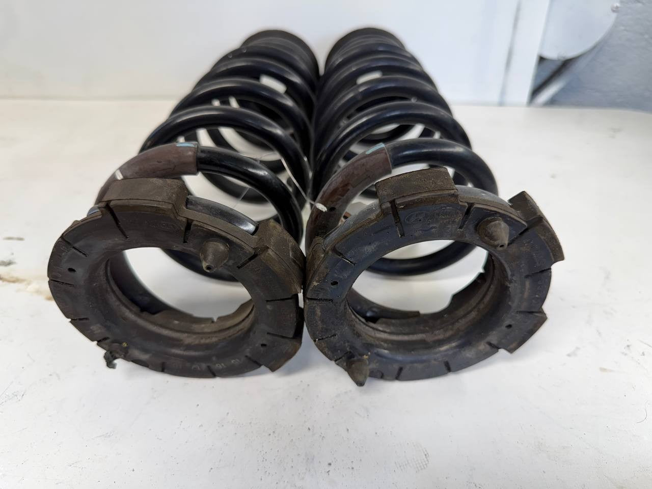 2017 Kia Cadenza Suspension Coil Springs Pair 55350F6250 OEM Used