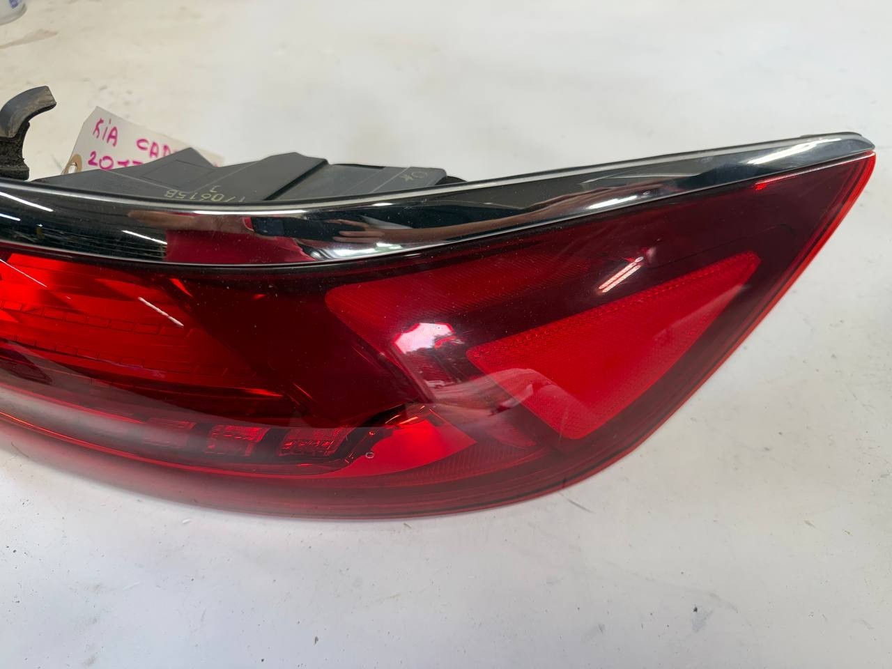 2017 Kia Cadenza Right Rear Tail Light Lamp RR OEM Used