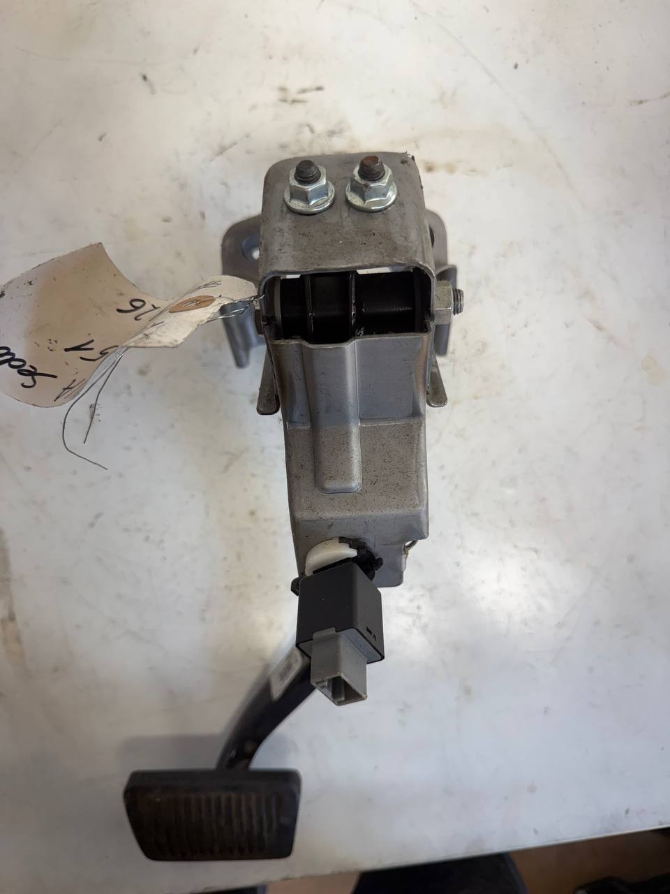 2015 Kia Sedona Brake Pedal Assembly OEM Used