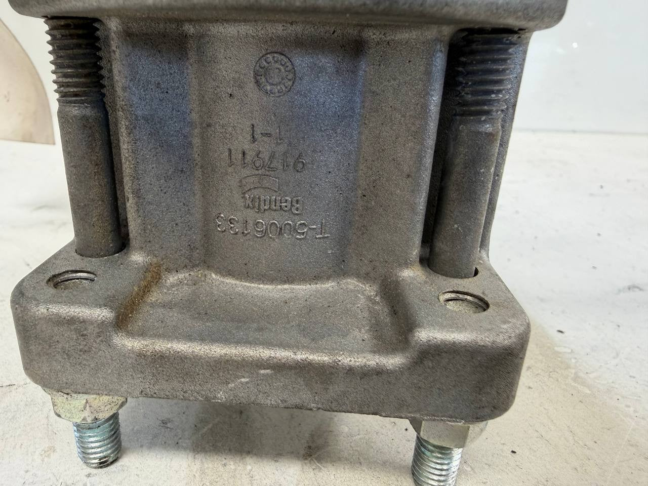 2022 Hino L6 Air Brake Relay Valve 5005889 OEM Used