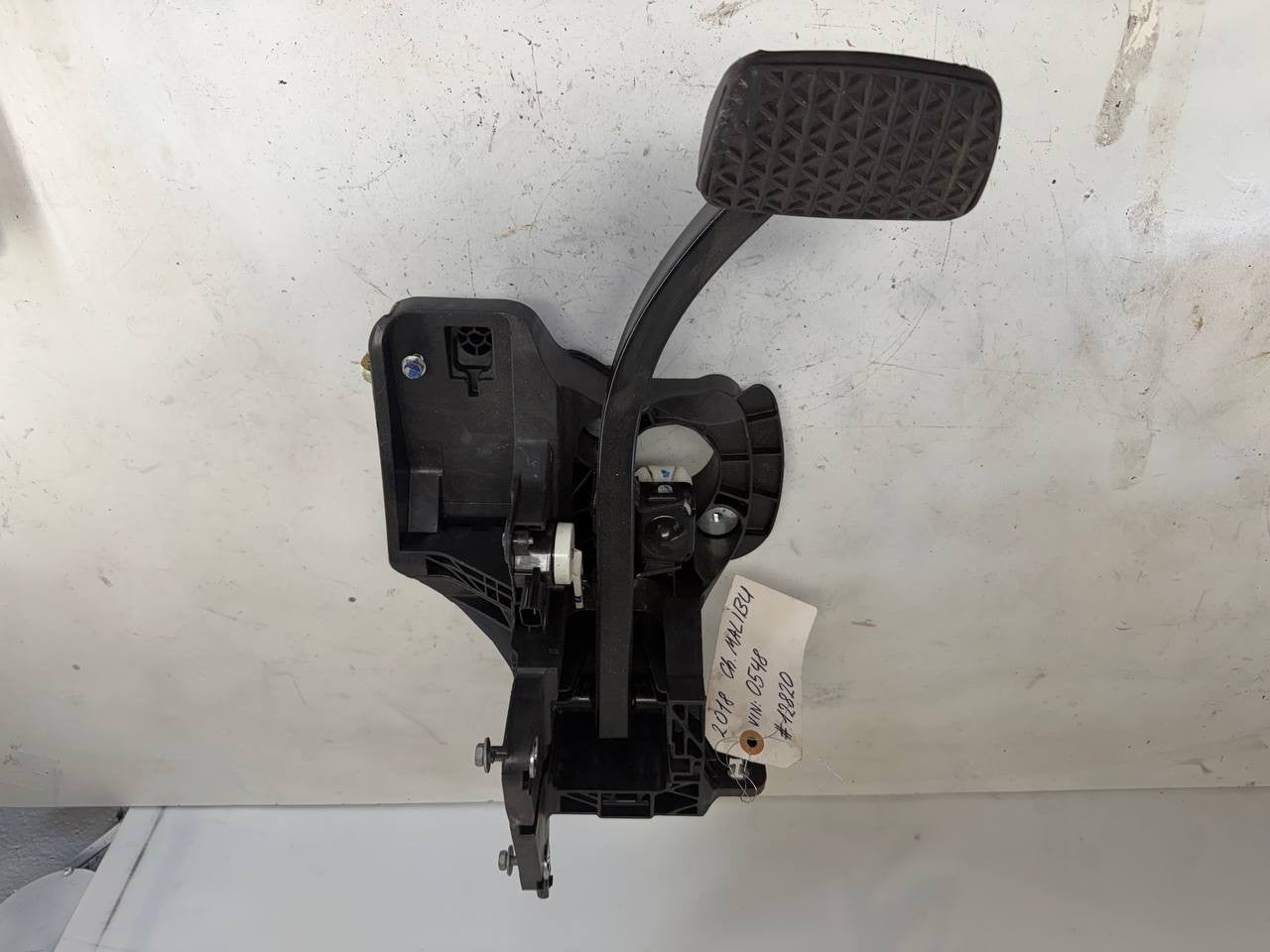 2018 Chevrolet Malibu Brake Pedal Assembly OEM Used