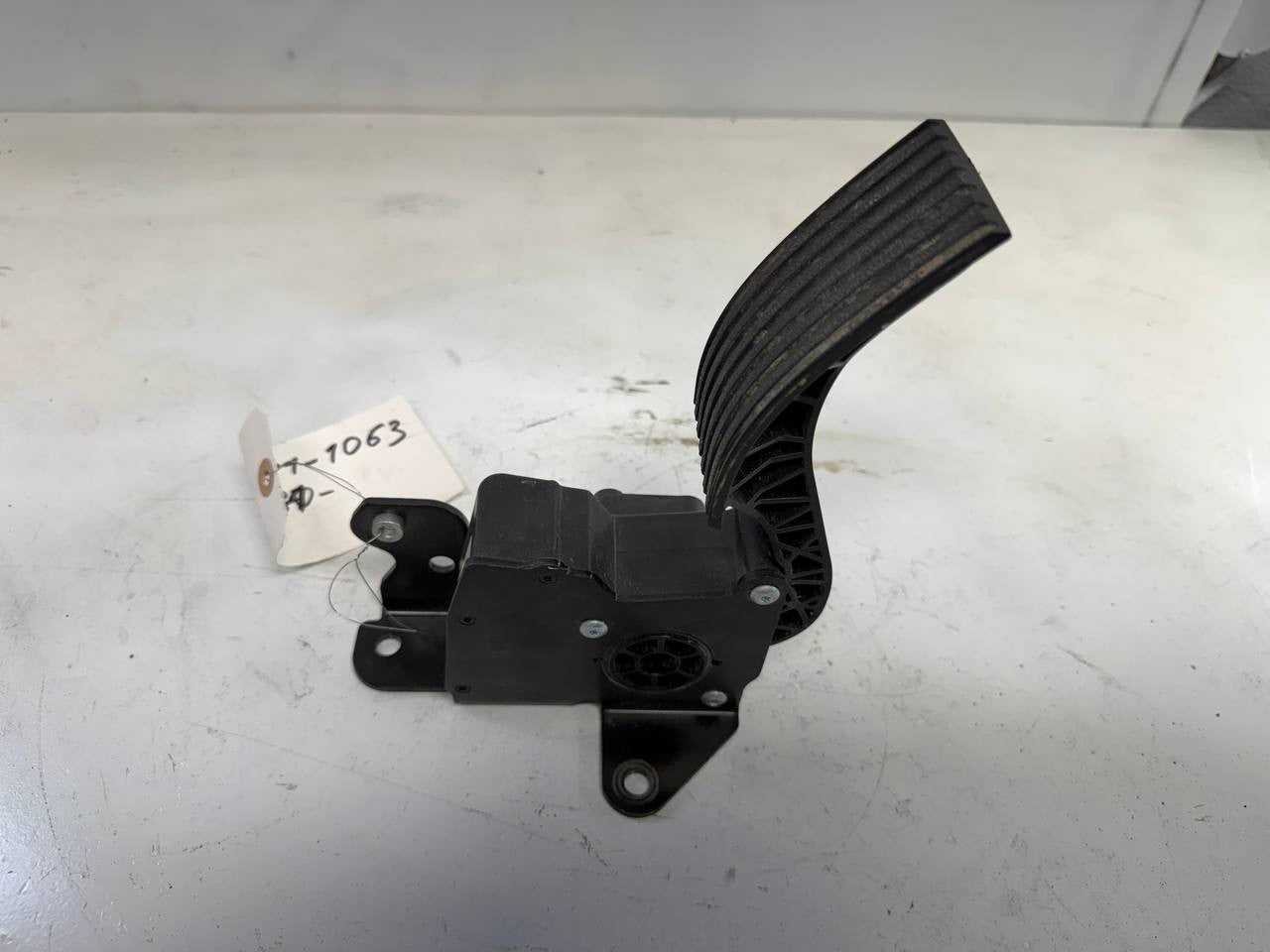 International Navistar Accelerator Pedal Assembly 4157363C1 OEM Used