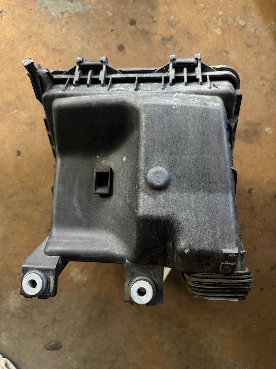 2015 Kia Cadenza Air Cleaner Intake Filter Box Housing OEM Used