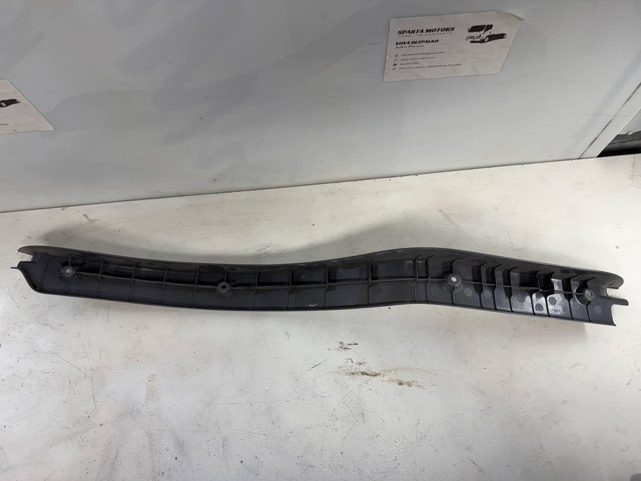 Isuzu NPR NQR Right Driver Side Door Sill Trim Step Cover Plastic RH