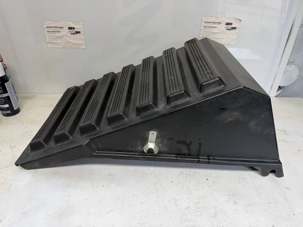 International Navistar battery box cover step 3535374C1 OEM Used