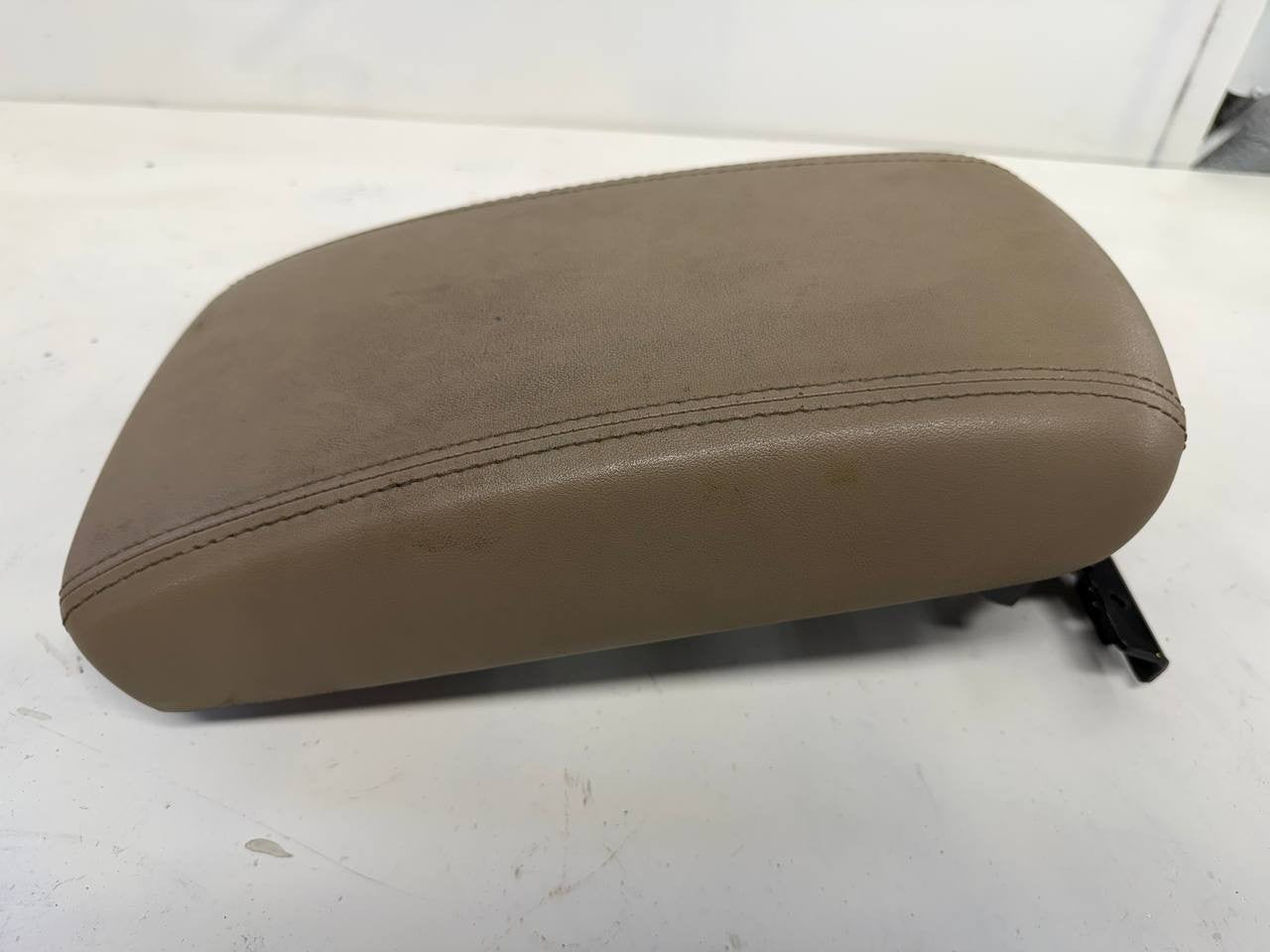 Kia / Hyundai Center Console Armrest Lid 561863239AQWQB OEM Used
