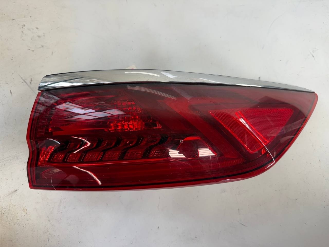 2017 Kia Cadenza Right Rear Tail Light Lamp RR OEM Used