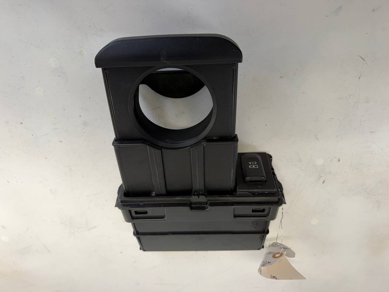 2022 Hino L6 USB Port Cup Holder Console Assembly OEM Used