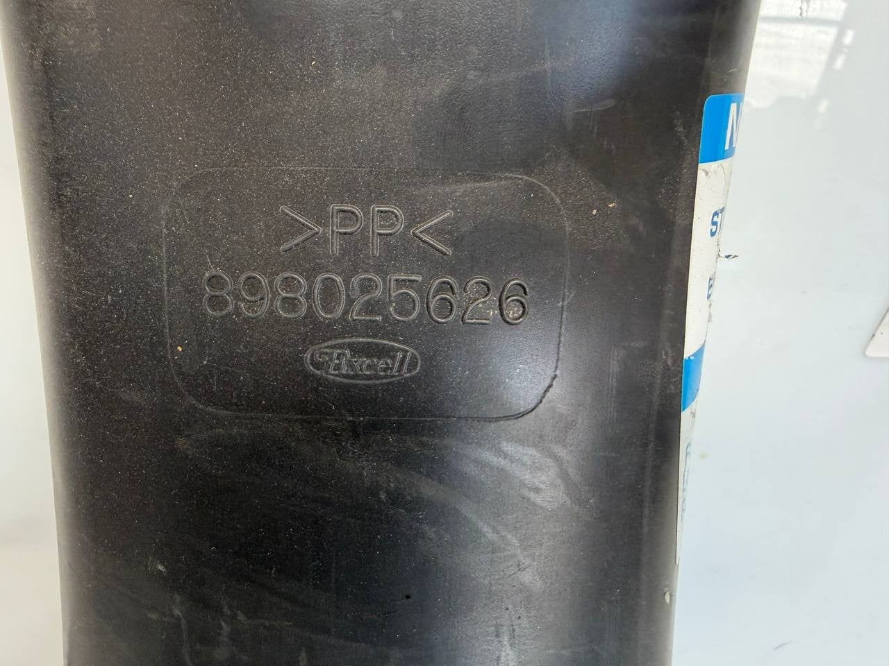 Isuzu NPR Air Intake Tube Air Cleaner Intake Duct 898025626 OEM Used