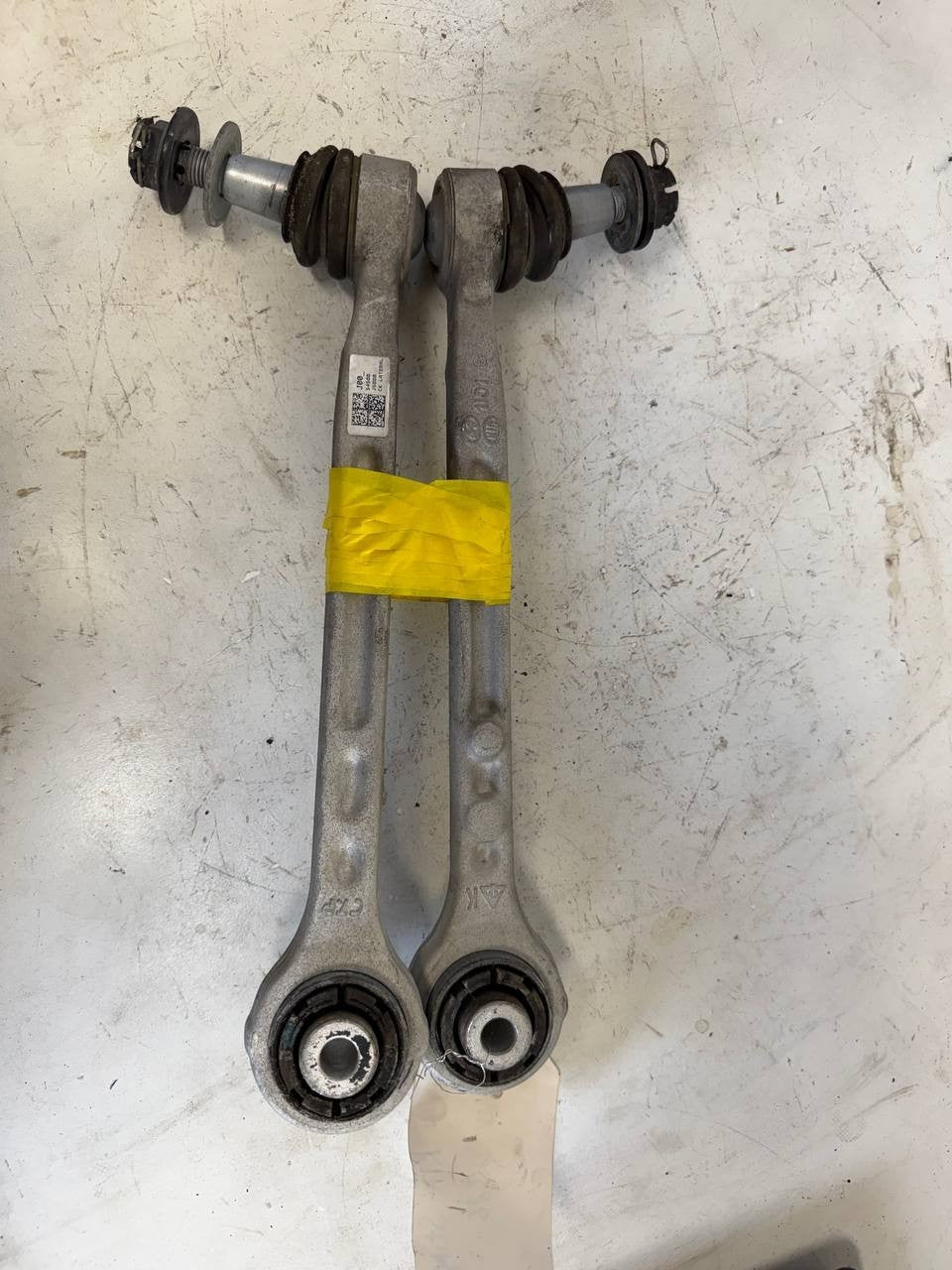 2019 Kia Stinger Control Arm Set of 2 OEM Used