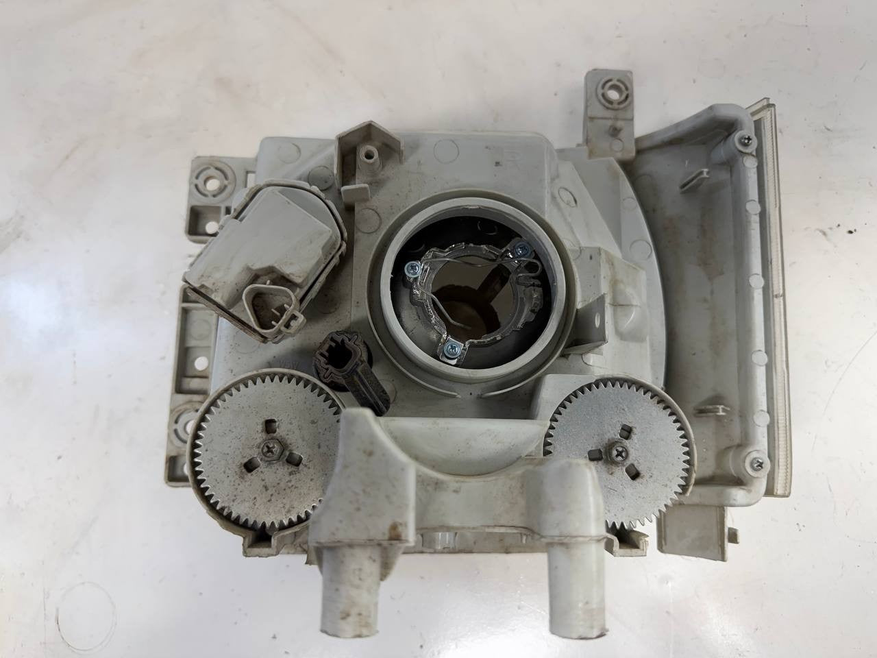 Isuzu NPR 2018 Left Side Headlight Headlamp RH w/ Leveling Motor OEM Used